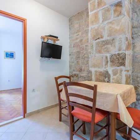 Awesome Apartment In Svinisce With Kitchenette Luaran gambar