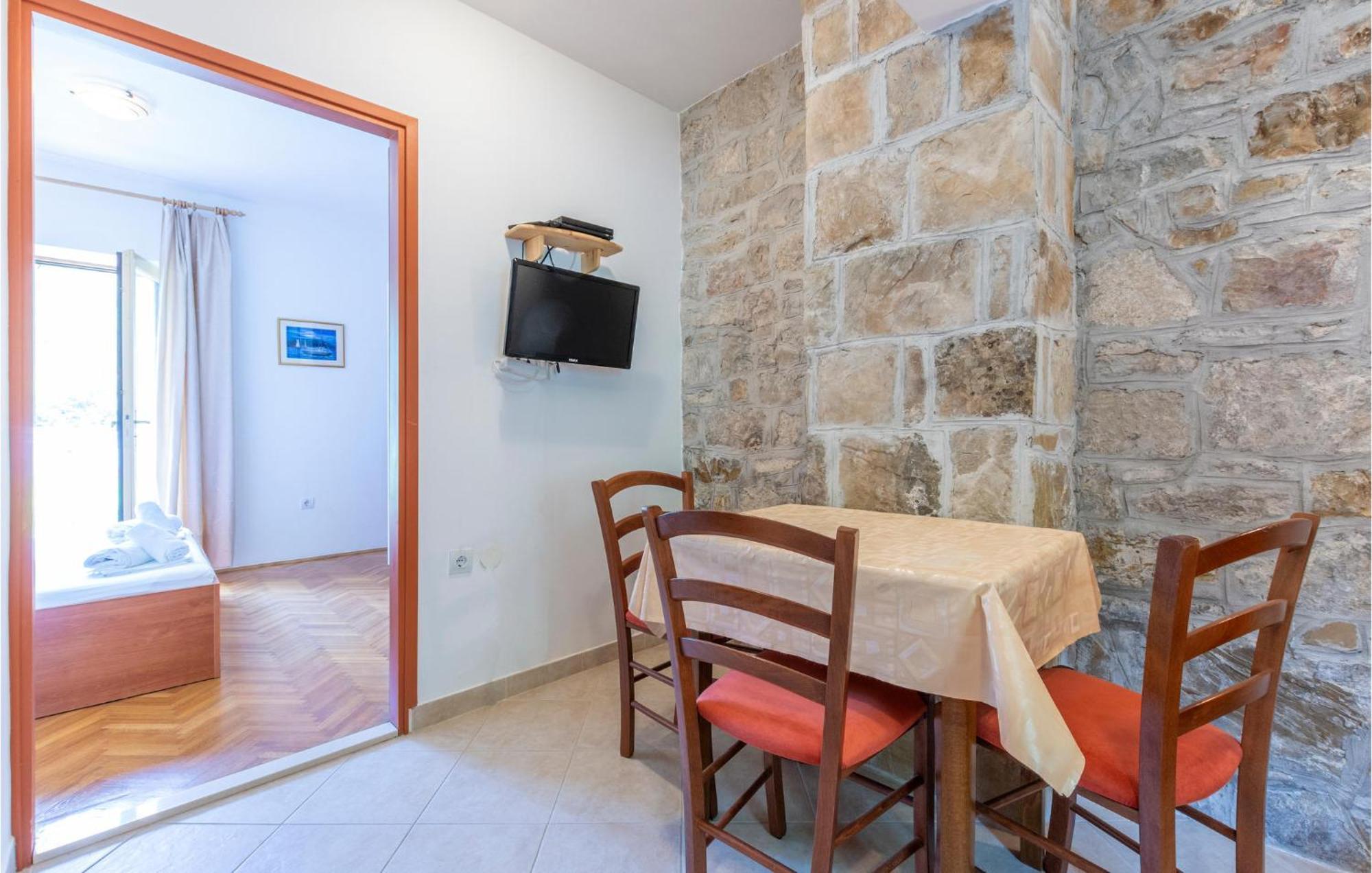 Awesome Apartment In Svinisce With Kitchenette Luaran gambar